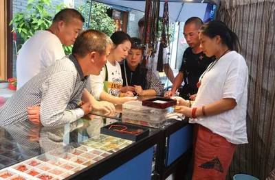 爱心流转让艺术焕发温度 欧亚达徐东古玩城邀请您共赴爱心展览拍卖之旅